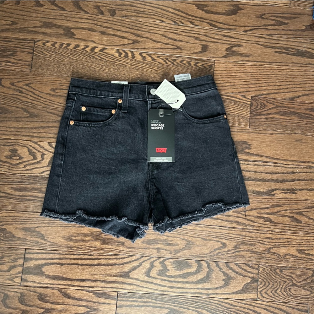 NWT Levi’s Ribcage Black Denim Cutoff Shorts Size 27